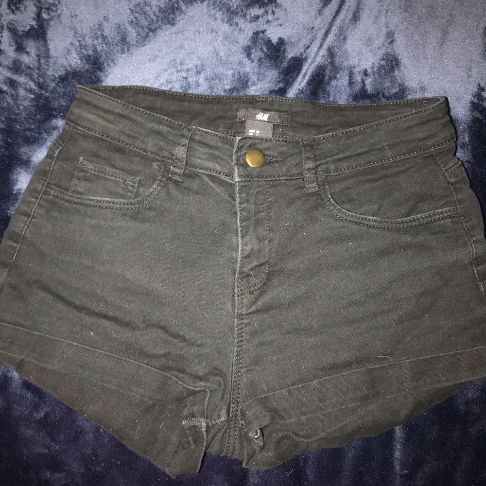 🦋BLACK MID RISE JEAN SHORTS🦋 - Picture 2 of 6